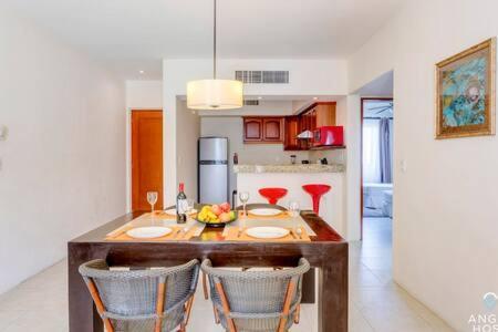 Apartamento Pool, Gazebo, Parking, 2 Blocks To Beach & 5th Ave *