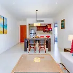 Pool, Gazebo, Parking, 2 Blocks To Beach & 5Th Ave