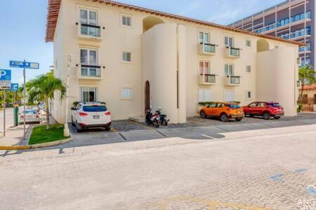 Pool, Gazebo, Parking, 2 Blocks To Beach & 5th Ave Apartamento *