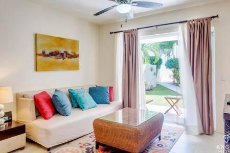 Pool, Gazebo, Parking, 2 Blocks To Beach & 5th Ave Apartamento