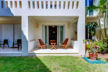 Pool, Gazebo, Parking, 2 Blocks To Beach & 5th Ave Apartamento *