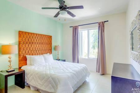 Pool, Gazebo, Parking, 2 Blocks To Beach & 5th Ave Playa del Carmen