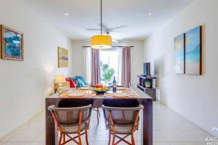 Pool, Gazebo, Parking, 2 Blocks To Beach & 5th Ave