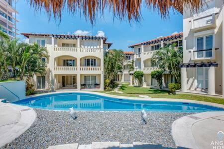 Pool, Gazebo, Parking, 2 Blocks To Beach & 5th Ave Apartamento *