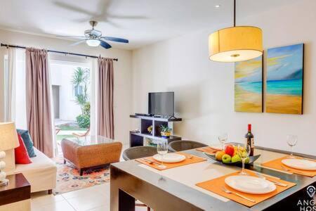 Pool, Gazebo, Parking, 2 Blocks To Beach & 5th Ave Apartamento Playa del Carmen